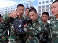 新疆利剑突击队配备红外全息瞄准镜和夜视仪
