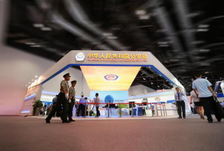 防爆无人机亮相第八届中国国际警用装备博览会