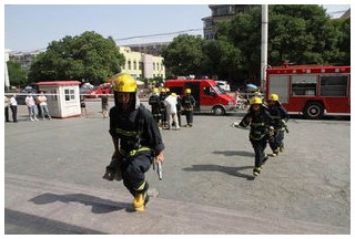 内蒙古自治区消防总队组织新型灭火剂测试演练