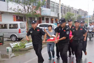 【快讯】江苏消防启动救援机制 调集500多名官兵赶赴阜宁救援