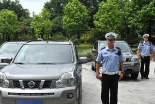 【亮点】广州交警出动“隐形战车” 装备精良交通违法行为无处遁逃
