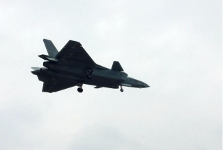 【聚焦】美媒：中国8架歼20原型机加紧试飞 有增产计划
