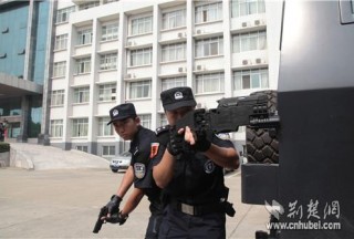 【组图】奇特装备造型科幻  助力襄阳特警