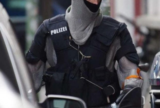 【组图】德国警察装备“锁子甲” 中世纪铠甲的复活