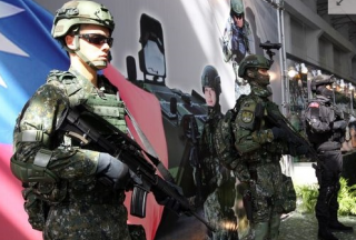 【聚焦】台军最新单兵装备首次公开展示 购齐全套需6万元