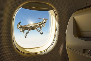 外媒:英国天空有10万架无人机 多次险些撞上客机