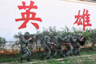 云南武警反恐演练场面超震撼