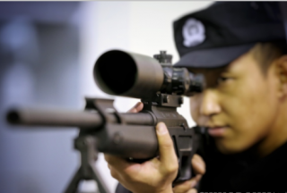 【组图】110宣传日探访特警基地 揭秘"高精尖"武器装备