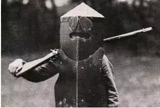 防弹衣，从冷兵器时代到新世纪，怎么演变的？