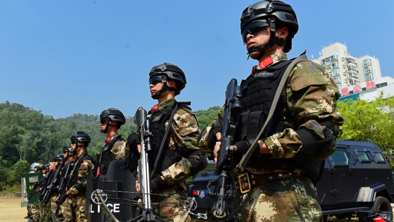 威武霸气!武警官兵训练场上迎两会