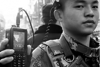 上海武警新装备亮相城市巡逻组