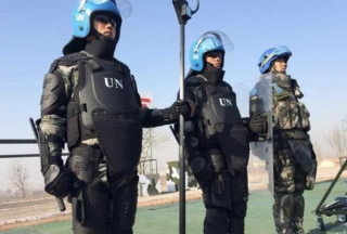 为何中国解放军很少用防弹衣，警察却要人人佩戴，原因其实很简单