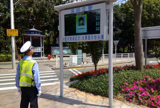 【组图】交警黑科技！行人闯红灯会被抓拍公示