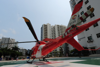 【组图】探访三亚“空中救护车” 犹如迷你型ICU