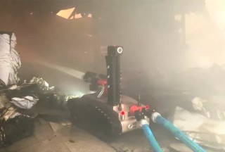 迅速出击！中信重工开诚智能消防机器人参与某大跨度轻钢厂房灭火救援！