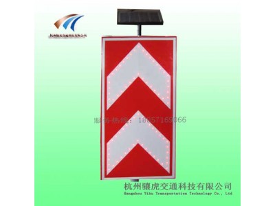 太阳能诱导标志牌 led双箭头直行标志牌厂家