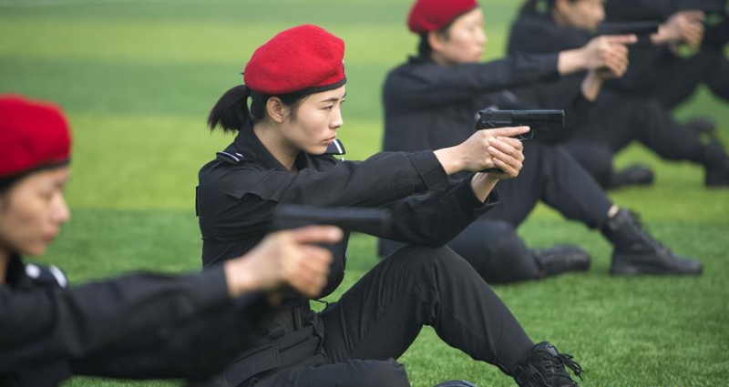 中国武警特警部队女兵图片